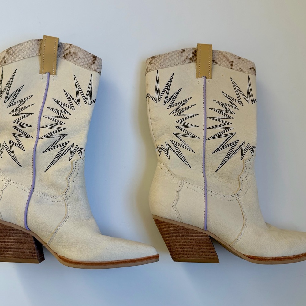 Women’s Dolce Vita Off-White Cowboy Boots Sz 7